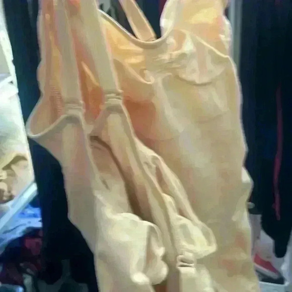 SKIMS- NWOB Sculpting Seamless Mid Thigh Bodysuit - Light nude - Picture 8 of 13